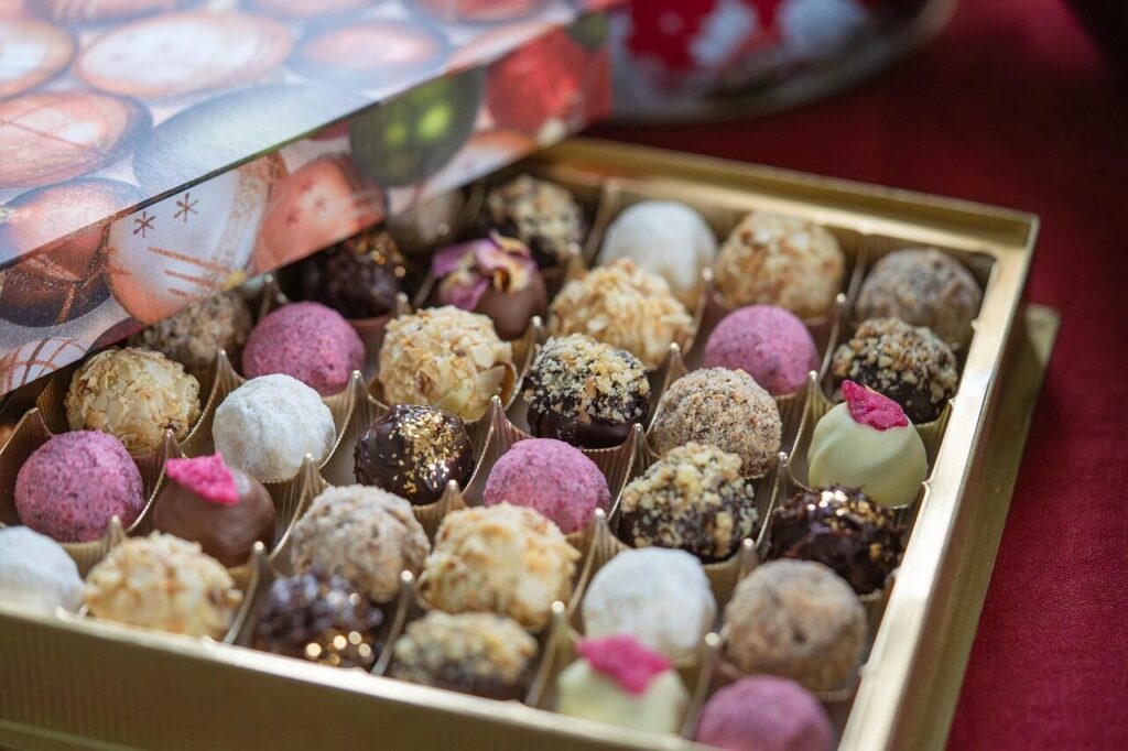 chocolate, chocolate truffles, chocolate praline, confiserie, nibble, cute, truffles, enjoyment, christmas, gift, food, chocolate, chocolate, chocolate, chocolate, chocolate